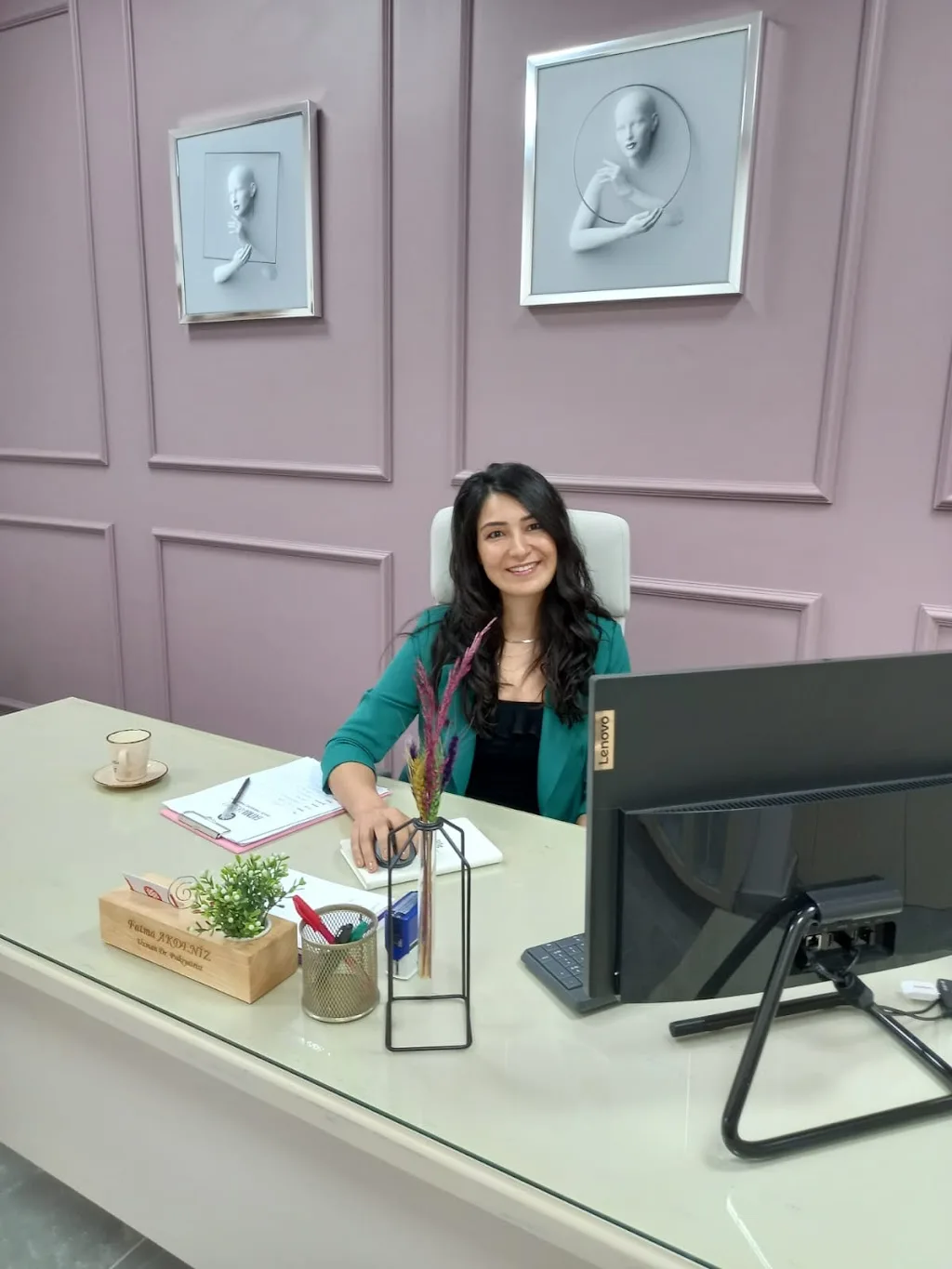 Uzm. Dr. Fatma Akdeniz Uşaklı — Psikologlar, Merkez · fotoğraf 1