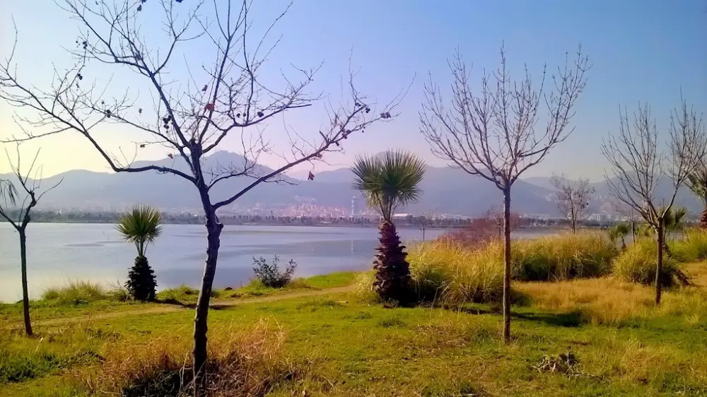 İzmir Büyükşehir Belediyesi İnciraltı Kent Ormanı — Kamp Alanları, Balçova · fotoğraf 2