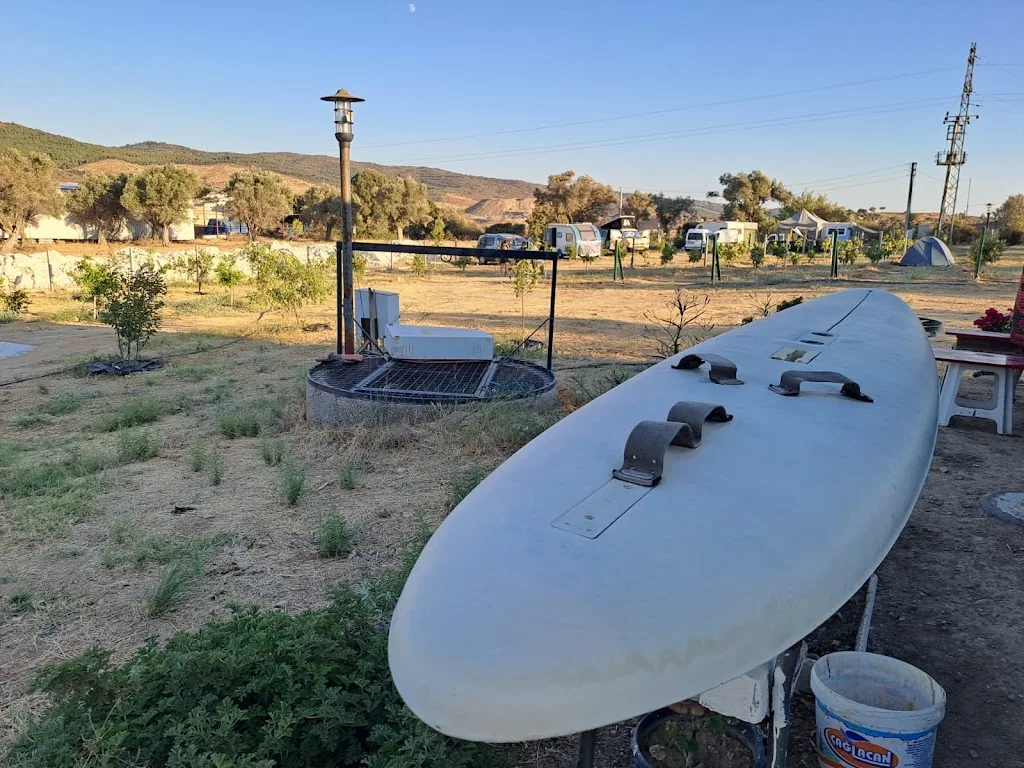 Hide Away Camping & Parking — Kamp Alanları, Güzelbahçe · fotoğraf 1