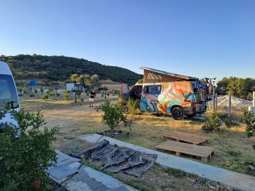 Hide Away Camping & Parking — Kamp Alanları, Güzelbahçe · fotoğraf 2