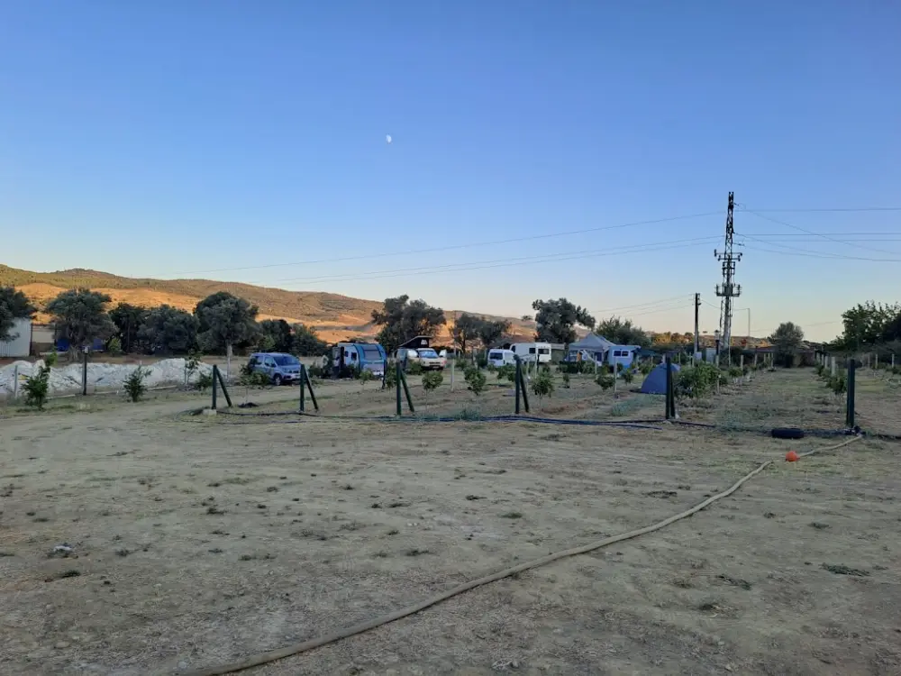 Hide Away Camping & Parking — Kamp Alanları, Güzelbahçe · fotoğraf 3