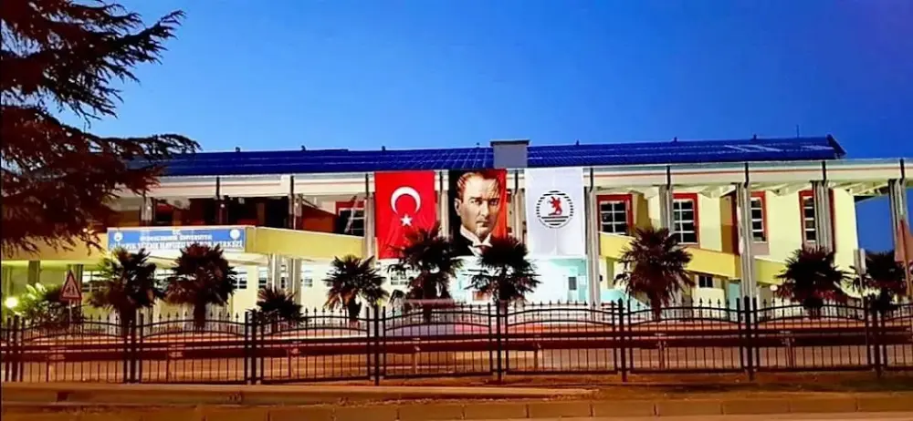 Ondokuzmayıs Üniversitesi Olimpik Yüzme Havuzu — Yüzme Havuzları, Atakum · fotoğraf 3