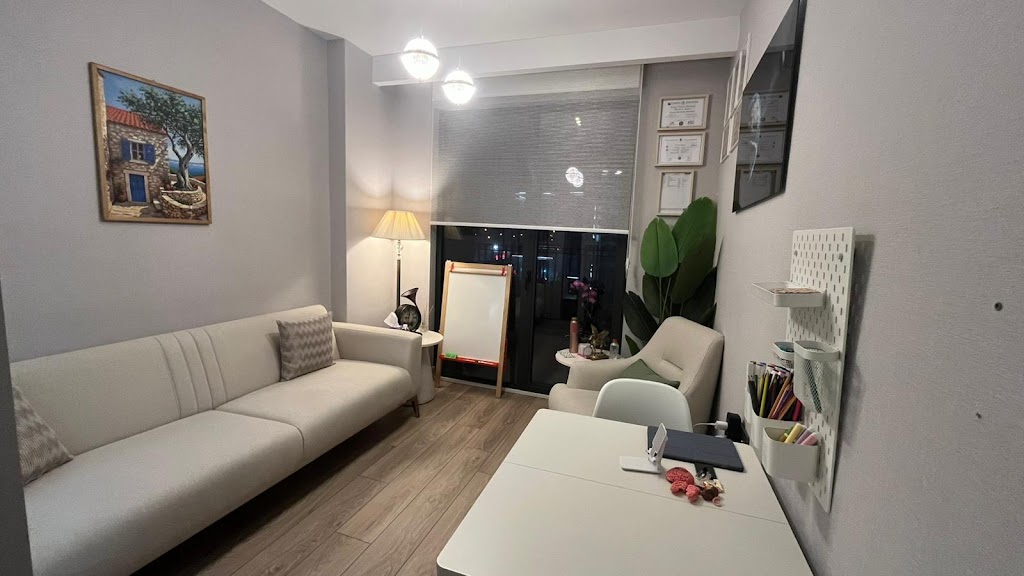 Klinik Psikolog Ela Nur Öksüzer Arifoğlu (Yetişkin, Çocuk ve Ergen)