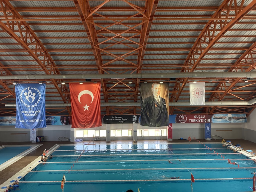 Bafra Kapalı Yüzme Havuzu