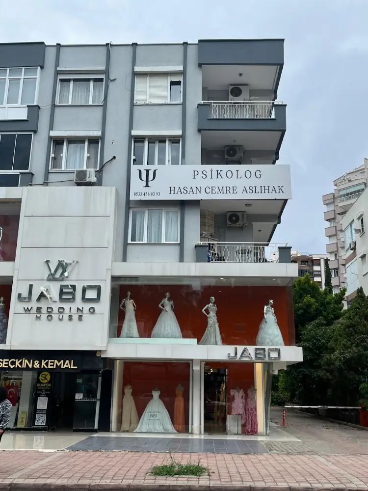 Psikolog Hasan Cemre Aslıhak — Psikologlar, Muratpaşa · fotoğraf 2