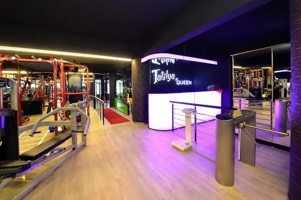 Tatilya Queen Bayanlara Özel Spor Kompleksi — Yüzme Havuzları · fotoğraf 3
