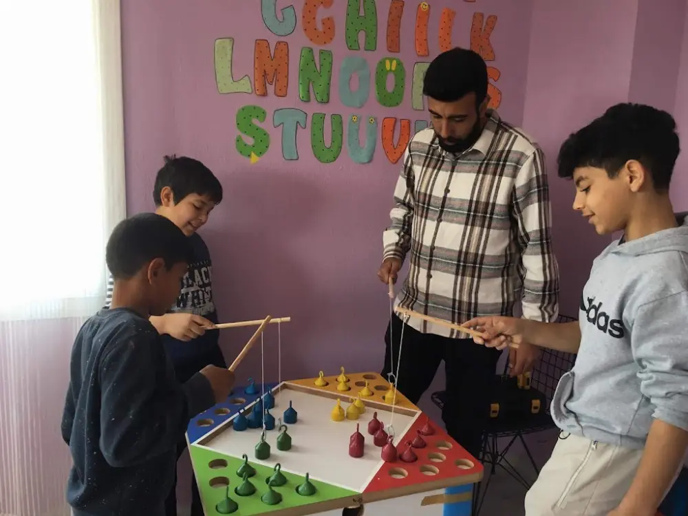 Özel Renkli işler özel eğitim ve rehabilitasyon merkezi — Psikologlar, Germencik · fotoğraf 2