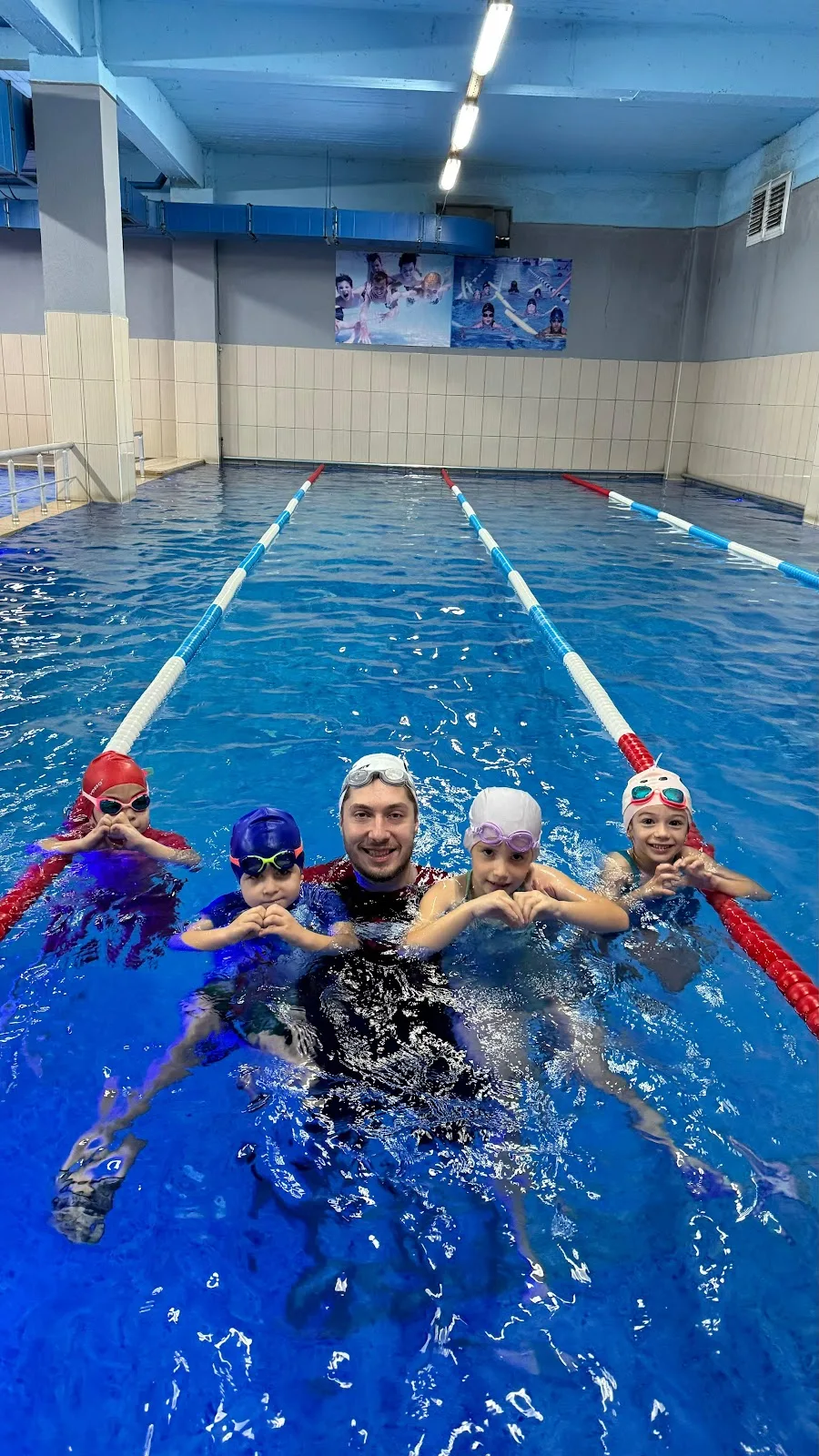 MEF SPOR KULÜBÜ — Yüzme Havuzları, Adapazarı · fotoğraf 1
