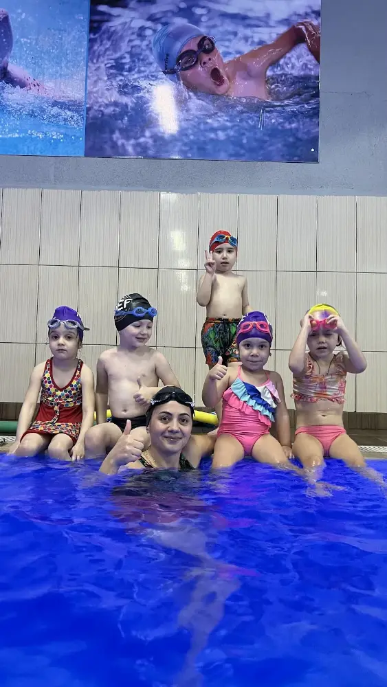 MEF SPOR KULÜBÜ — Yüzme Havuzları, Adapazarı · fotoğraf 2