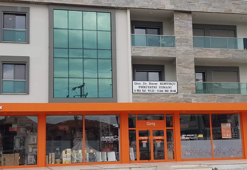Psikiyatrist Uzm. Dr. Hacer KONUKÇU — Psikologlar, Ayvalık · fotoğraf 1