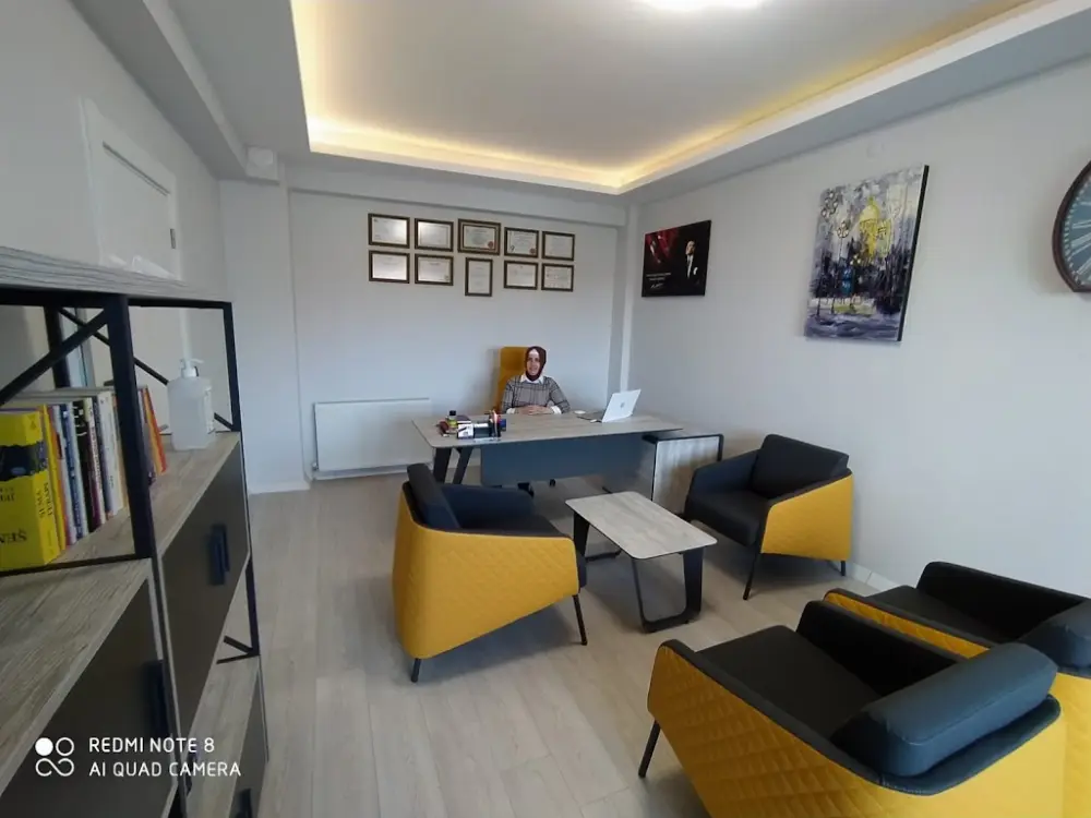 Psikiyatrist Uzm. Dr. Hacer KONUKÇU — Psikologlar, Ayvalık · fotoğraf 4