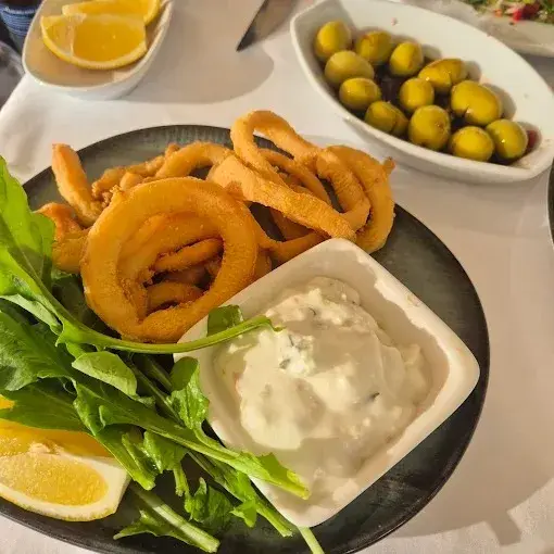 Sakız Alsancak Restoran Konak — Akdeniz mutfağı, Konak · fotoğraf 3