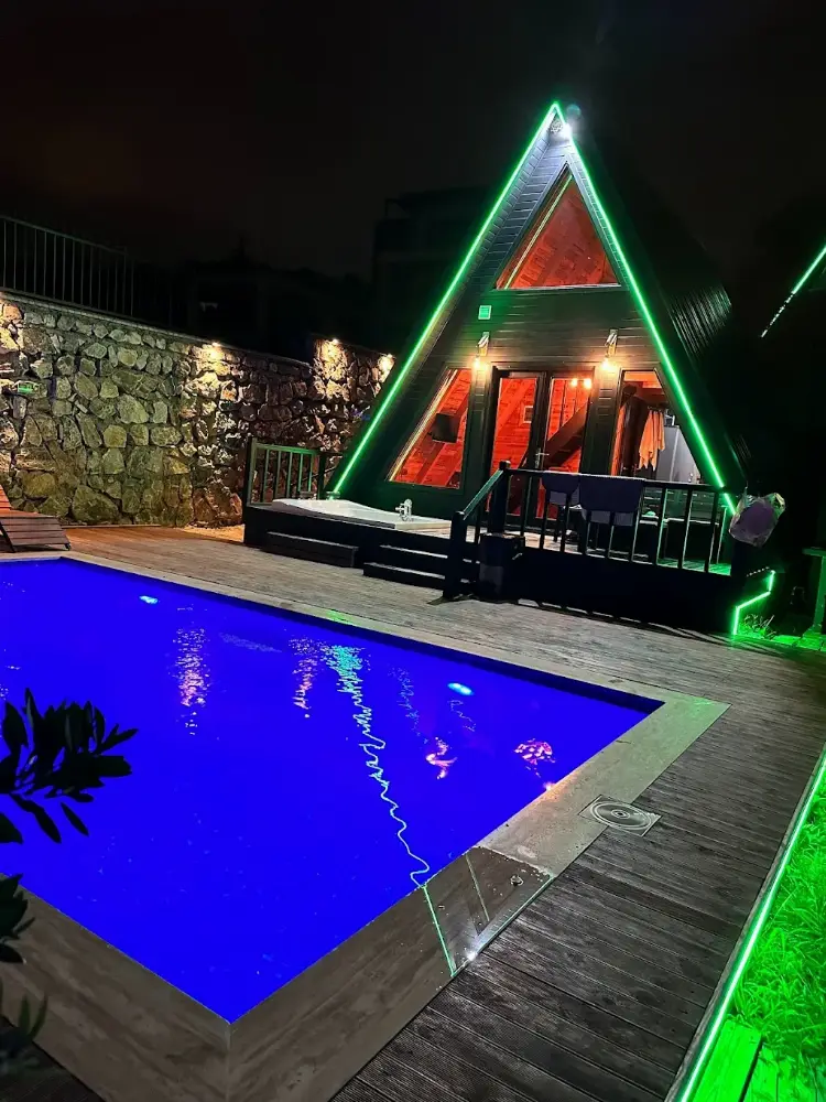 Black Wooden Bungalov — Yüzme Havuzları, Sapanca · fotoğraf 5