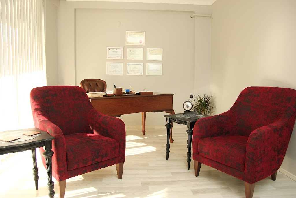 Uzm. Dr. Mustafa Levent, Psikiyatrist