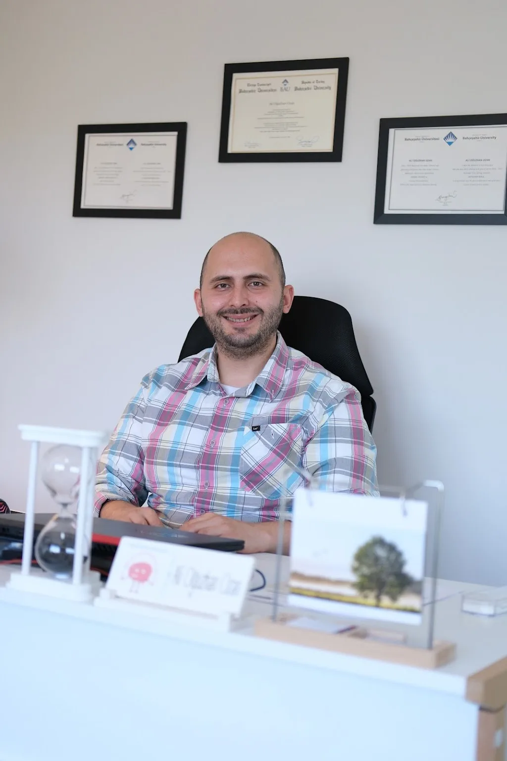 PSİKOLOJİK DANIŞMAN ALİ OĞUZHAN OZAN — Psikologlar, Burhaniye · fotoğraf 1