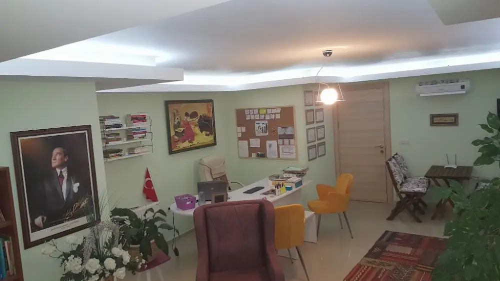 Psikolog Reyhan Tanın — Psikologlar, Burhaniye · fotoğraf 2
