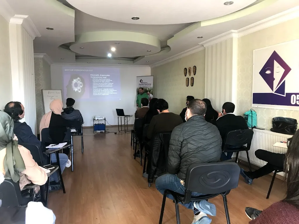 Batman Psikoterapi Eğitim Psikolojik Danışmanlık Merkezi — Psikologlar, Merkez · fotoğraf 1