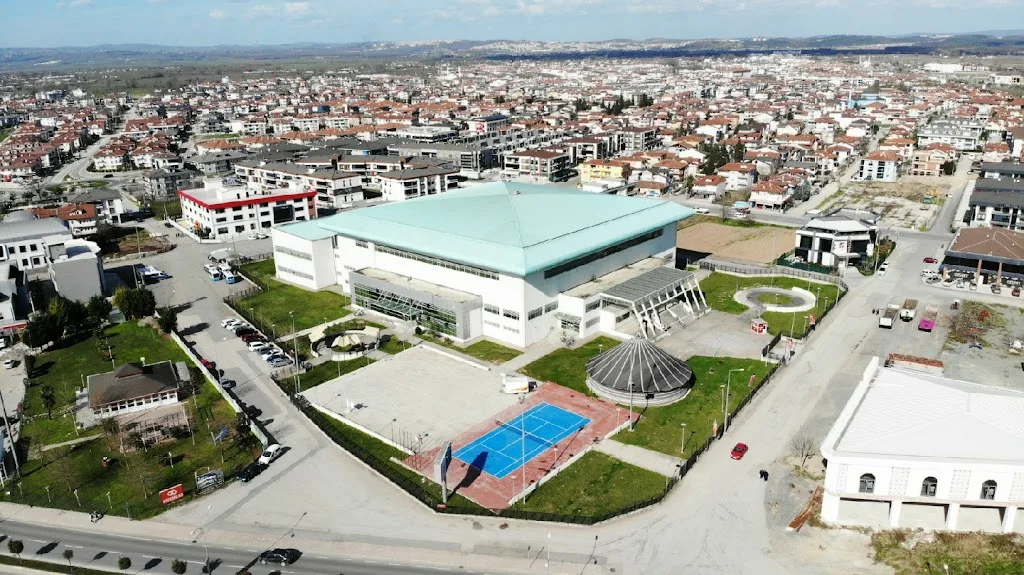 Metehan Başar Spor Salonu — Yüzme Havuzları, Serdivan · fotoğraf 1