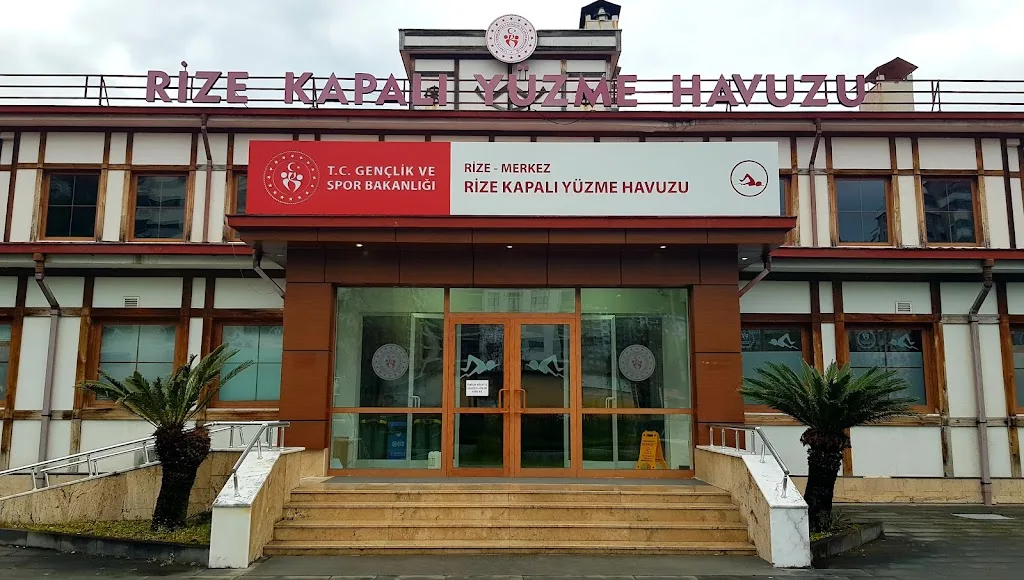 Rize Kapalı Yüzme Havuzu — Yüzme Havuzları, Merkez · fotoğraf 1