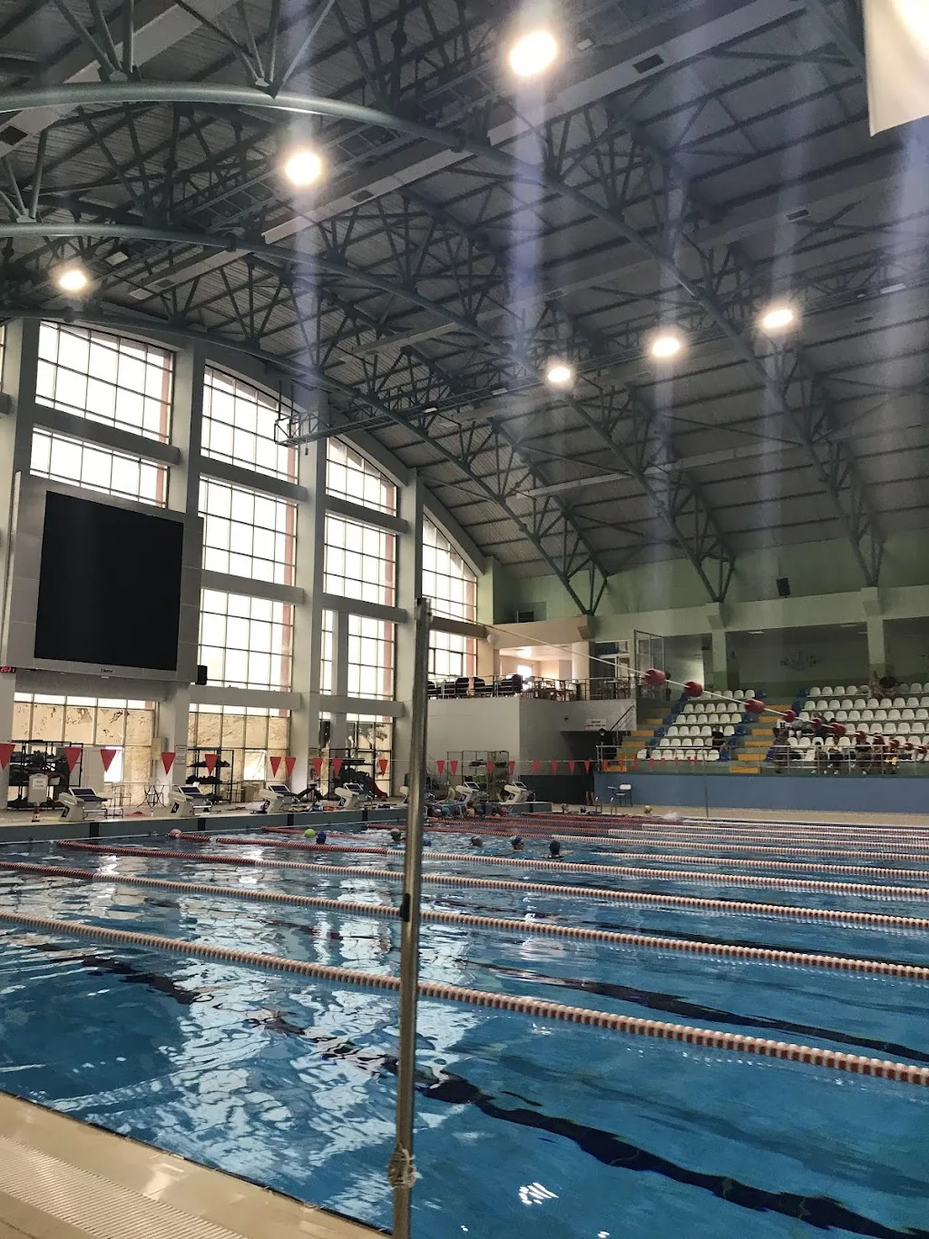 Durugöl Olimpik Yüzme Havuzu — Yüzme Havuzları · fotoğraf 1