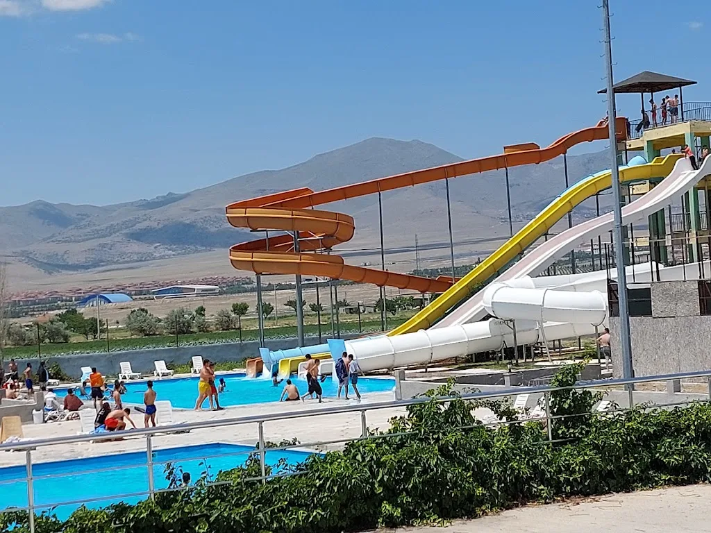 NİĞLAND AQUAPARK — Yüzme Havuzları · fotoğraf 1