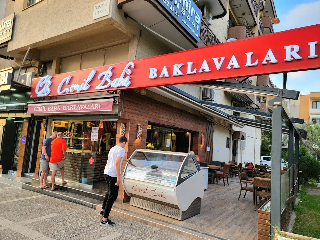 Cemil Baba Baklavaları Buca — Tatlıcılar, Buca · fotoğraf 1