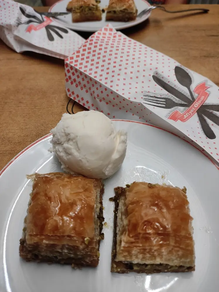 Cemil Baba Baklavaları Buca — Tatlıcılar, Buca · fotoğraf 2