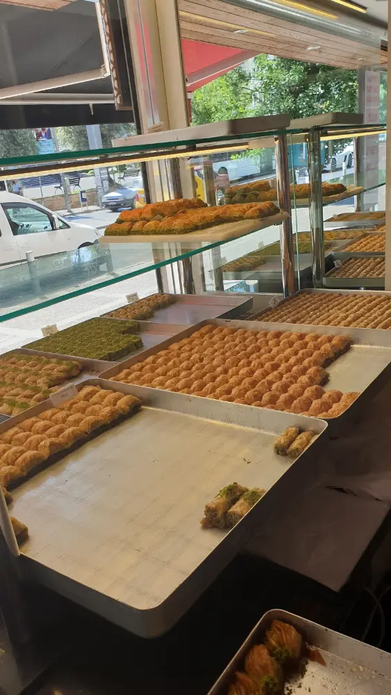 Cemil Baba Baklavaları Buca — Tatlıcılar, Buca · fotoğraf 4