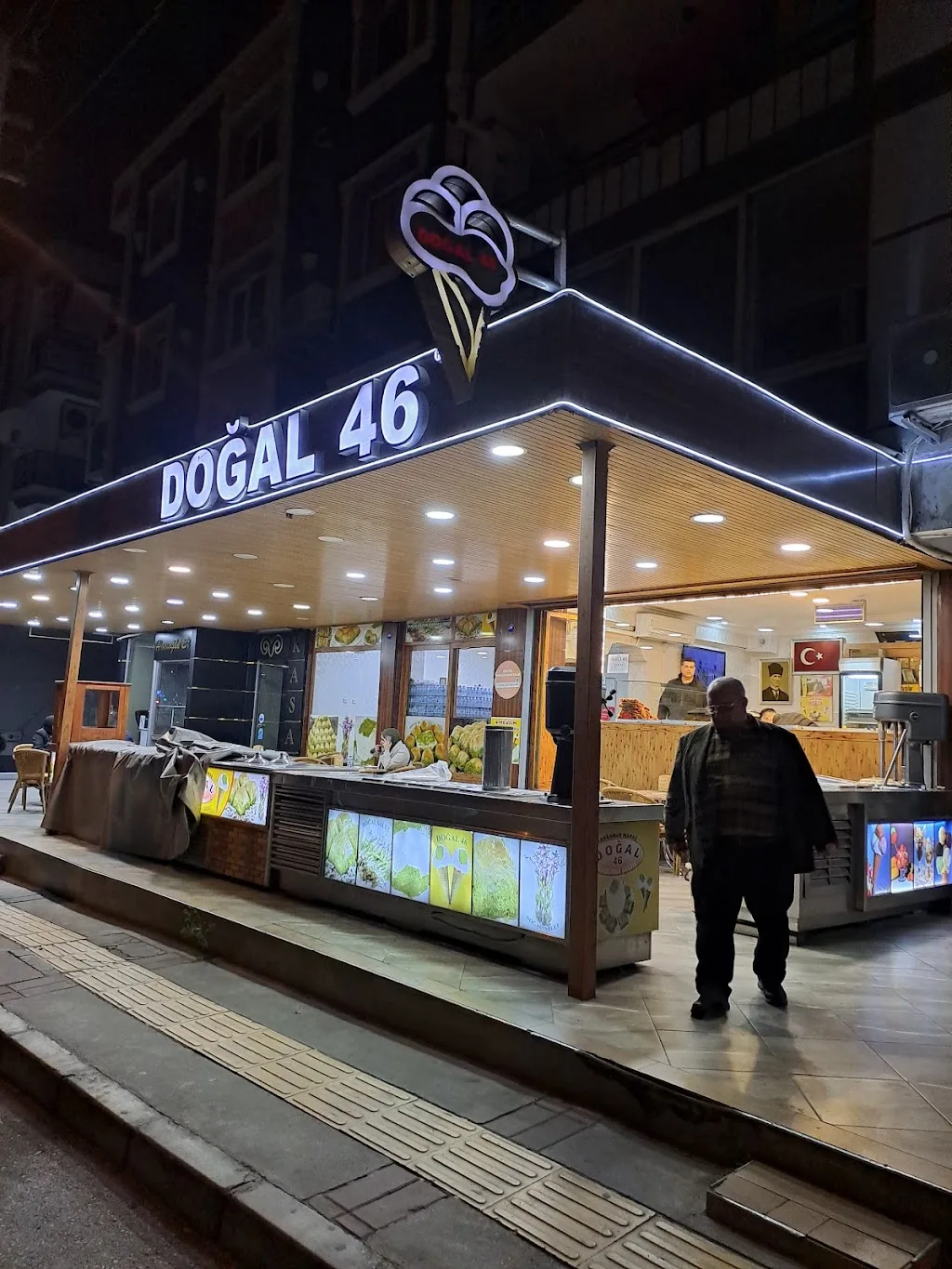 DOĞAL 46 DONDURMA VE TATLI SARAYI — Tatlıcılar, Buca · fotoğraf 1