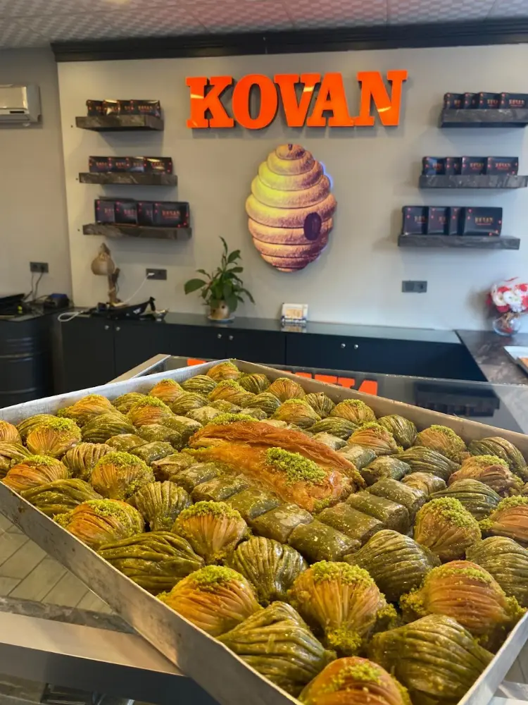Kovan Baklava & Künefe — Tatlıcılar, Buca · fotoğraf 2
