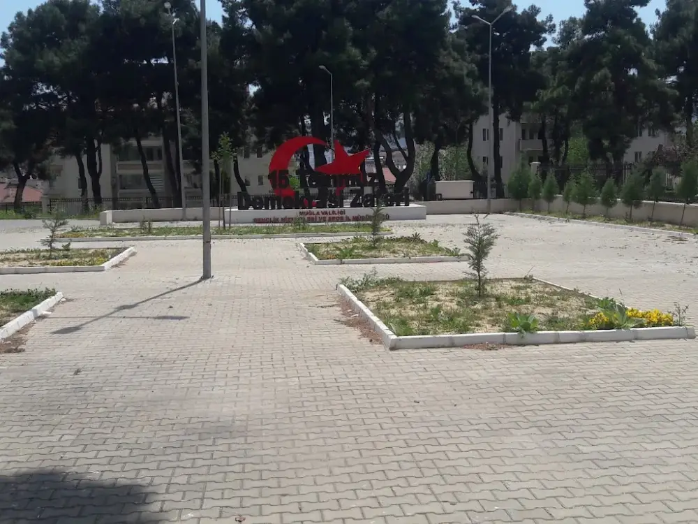 Muğla Valiliği Gençlik Spor İl Müdürlüğü Kışla Yüzme Havuzu — Yüzme Havuzları · fotoğraf 4