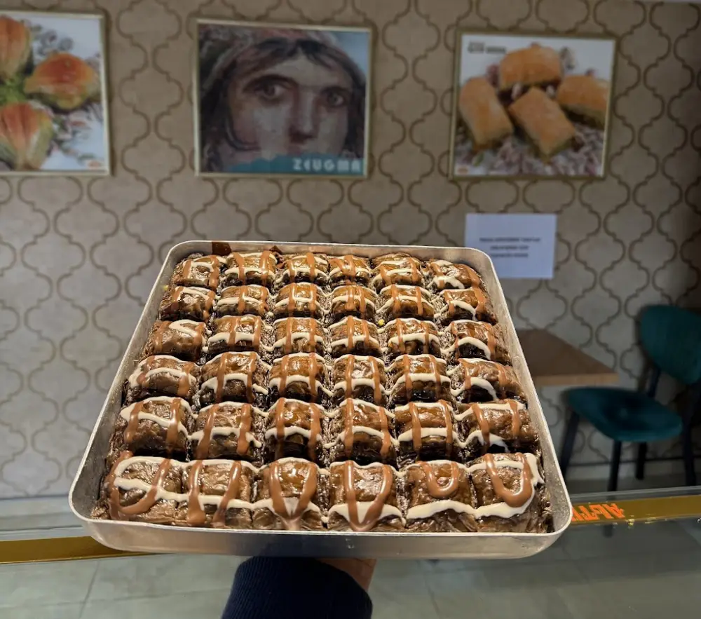 Gaziantepli Altin Burma Baklavalari — Tatlıcılar, Kağıthane · fotoğraf 3