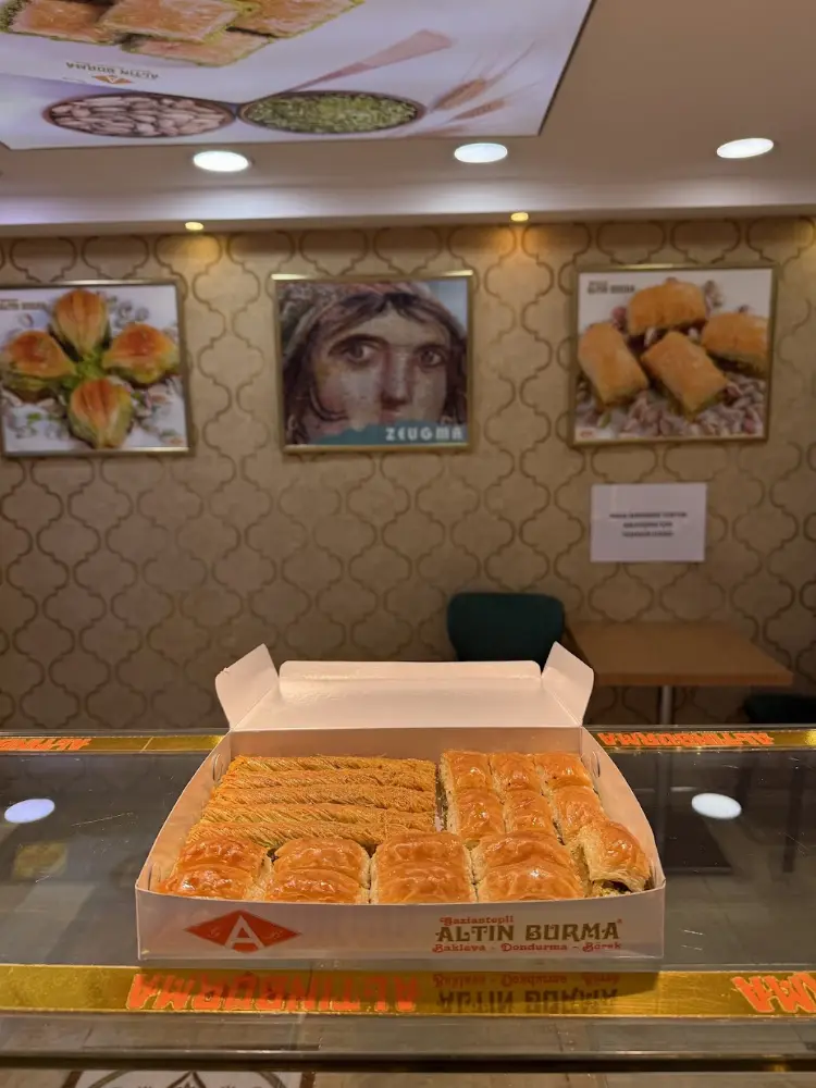 Gaziantepli Altin Burma Baklavalari — Tatlıcılar, Kağıthane · fotoğraf 4