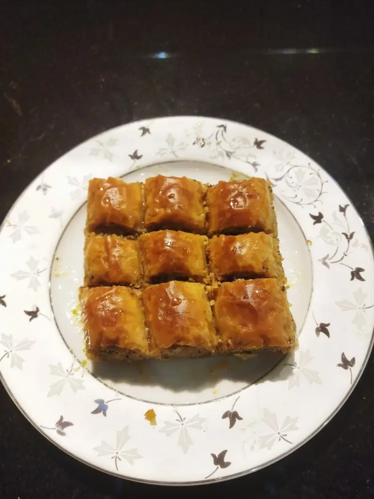 ANTEPLİ KARDEŞLER SICAK TATLI BAKLAVA — Tatlıcılar, Kağıthane · fotoğraf 3