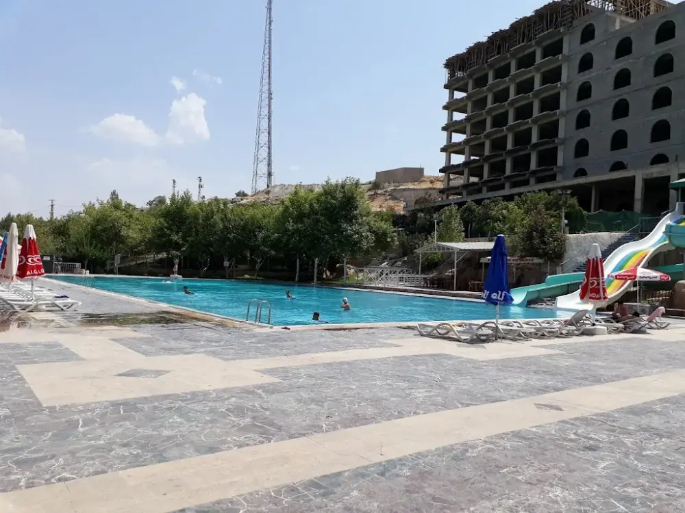 Tesisler — Yüzme Havuzları, Artuklu · fotoğraf 2
