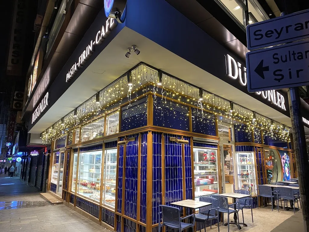 Düzgünler Pasta ve Cafe 4.Levent-Sultan Selim Mah Şubesi — Tatlıcılar, Kağıthane · fotoğraf 1