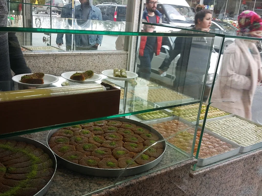 Ali Usta Burma Kadayif & Baklavalari — Tatlıcılar, Kağıthane · fotoğraf 1