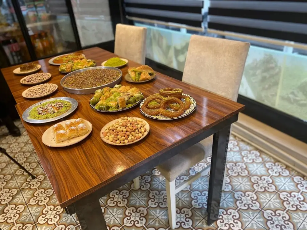 Özmenoğlu Baklavaları Çeliktepe Şubesi — Tatlıcılar, Kağıthane · fotoğraf 4