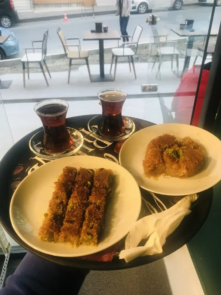 ALİ USTA BURMA KADAYIF & BAKLAVA — Tatlıcılar, Kağıthane · fotoğraf 2