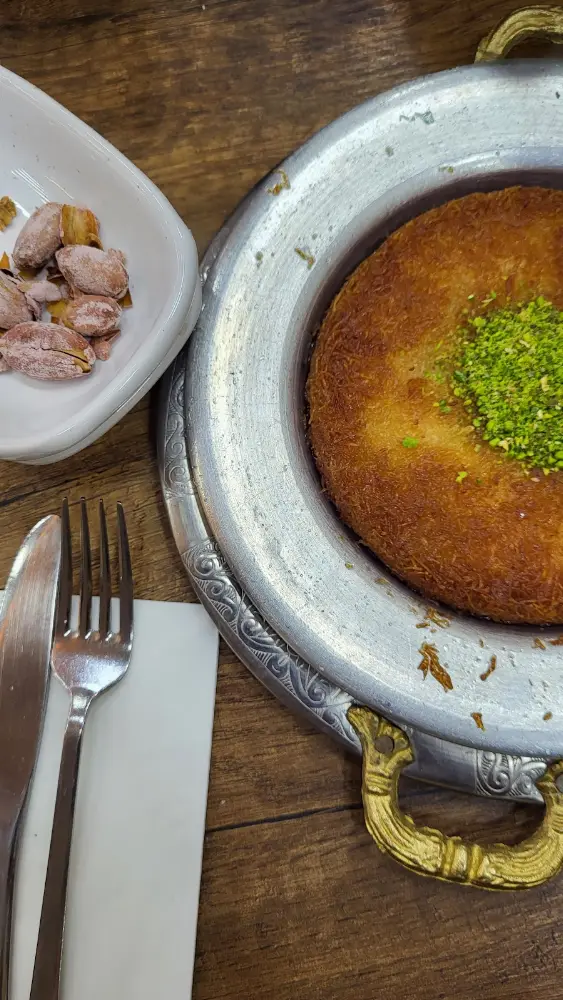 Gönüloğlu Baklava Künefe Börek — Tatlıcılar, Kağıthane · fotoğraf 2