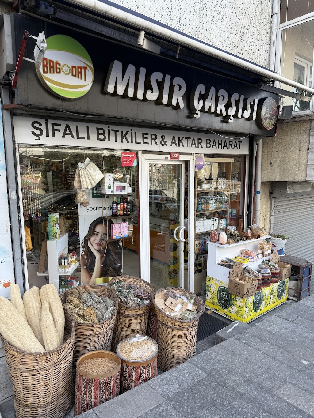 Mısır Çarşısı Aktar Baharat Çeşitleri Şifali Bitkiler — Baharatçılar, Kağıthane · fotoğraf 1