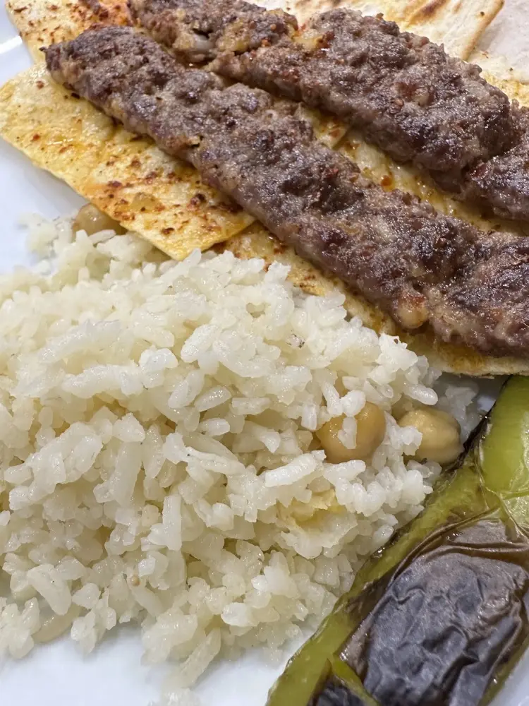 Yörükoğlu Kanat Kebap Pilav Çorba — Evlere yemek Servisi, Kağıthane · fotoğraf 3