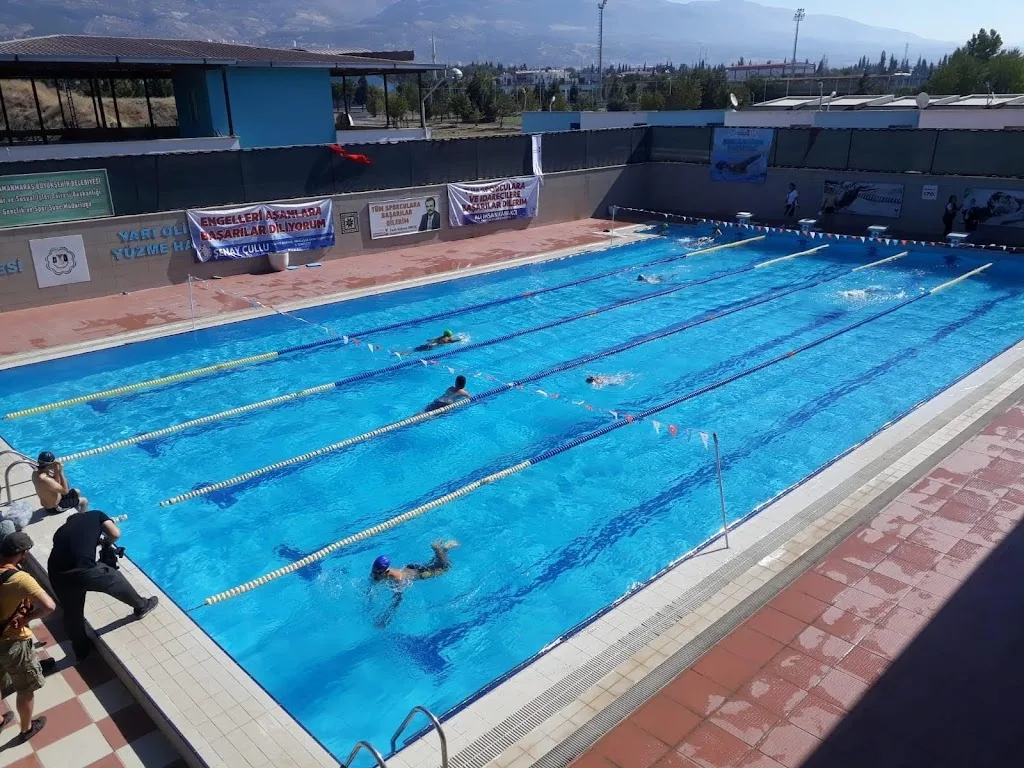 Kahramanmaraş Belediyesi Yarı Olimpik Yüzme Havuzu — Yüzme Havuzları · fotoğraf 1