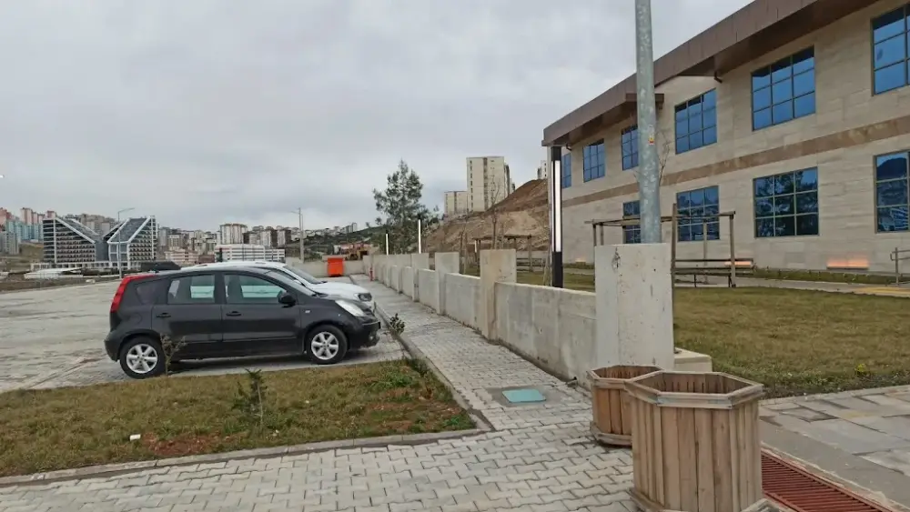 KSÜ Yarı Olimpik Kapalı Yüzme Havuzu — Yüzme Havuzları, Onikişubat · fotoğraf 3