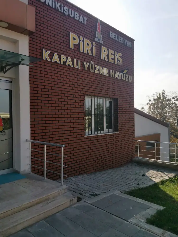 ONİKİŞUBAT BELEDİYESİ PİRİ REİS MAHALLESİ YUZME HAVUZU — Yüzme Havuzları, Onikişubat · fotoğraf 3