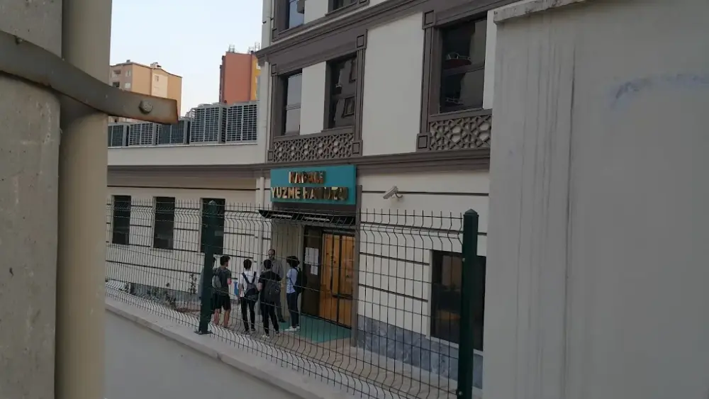 Şehit Serkan Yılmaz Bilgi ve Kültür Evi — Yüzme Havuzları · fotoğraf 4