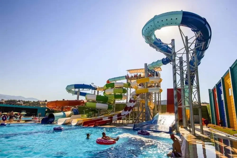BlueLand — Yüzme Havuzları, Onikişubat · fotoğraf 2