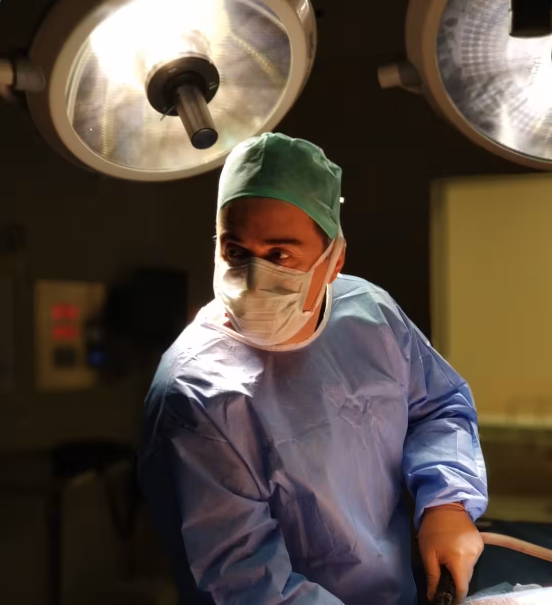 İzmir Estetik Cerrahi Kliniği Dr. Tolgahan Alpaydın | Meme Büyütme | Burun Estetiği | Liposuction | - görsel 2