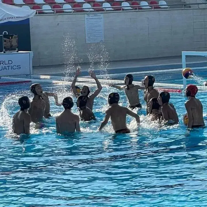 Manisa Olimpik Yüzme Havuzu — Yüzme Havuzları · fotoğraf 4