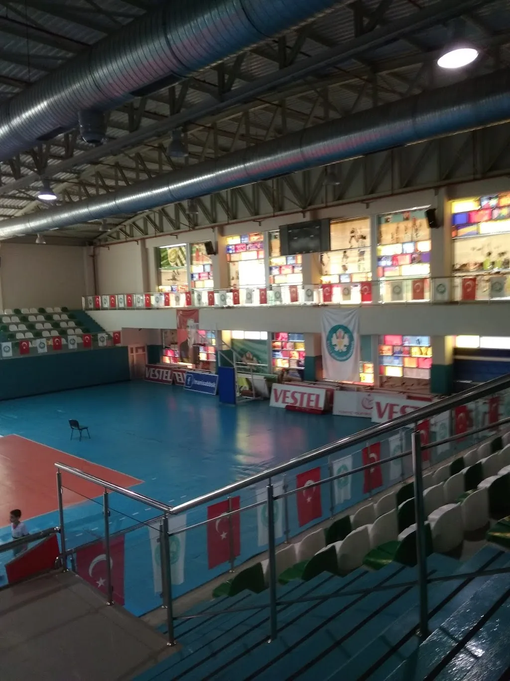 Manisa Büyükşehir Belediyesi Tarık Almış Kapalı Yüzme Havuzu Ve Spor Salonu — Yüzme Havuzları · fotoğraf 1